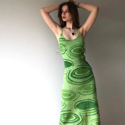 Robe Laine Slim à Bretelles – Élégance Graphique & Touche Sexy